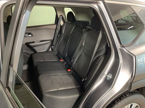 Used 2023 Nissan Rogue SV image 31