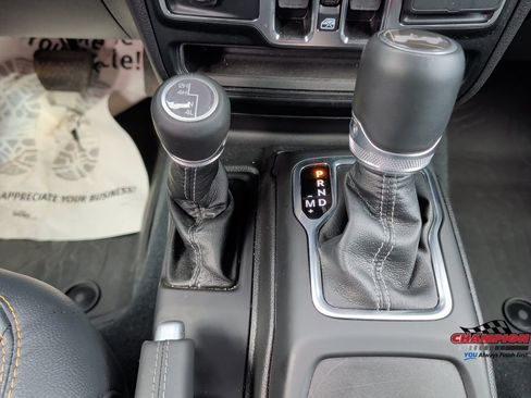 Used 2024 Jeep Wrangler Sahara w/ Technology Group AWD/4WD image 20