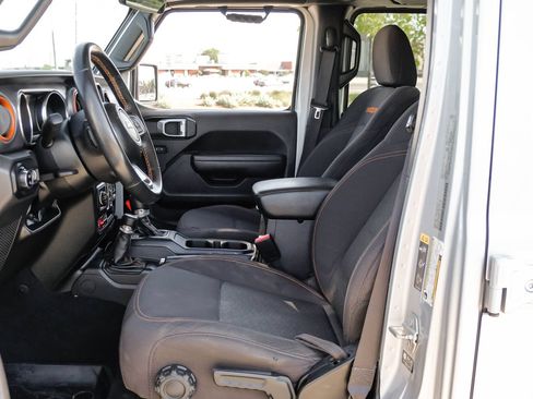 Used 2023 Jeep Gladiator Mojave AWD/4WD image 4