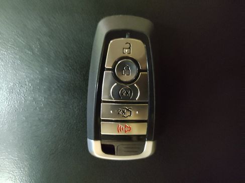Used 2020 Ford Explorer XLT w/ Equipment Group 202A AWD/4WD image 32