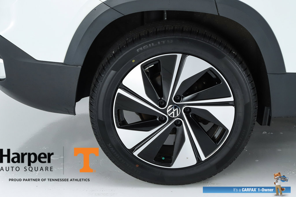 Used 2023 Volkswagen Taos SE w/ Panoramic Sunroof Package AWD/4WD image 13