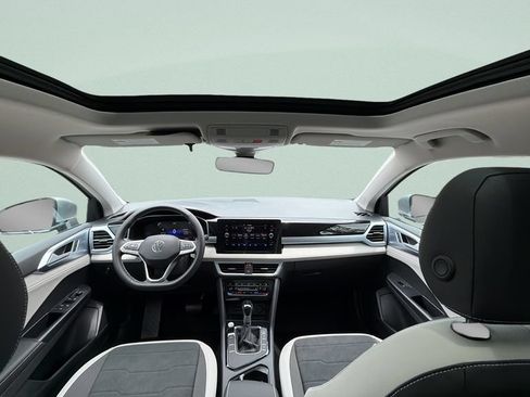 New 2026 Volkswagen Taos SE FWD image 27