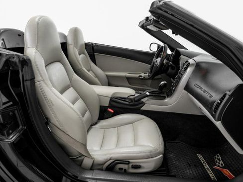 Used 2007 Chevrolet Corvette Convertible RWD image 32