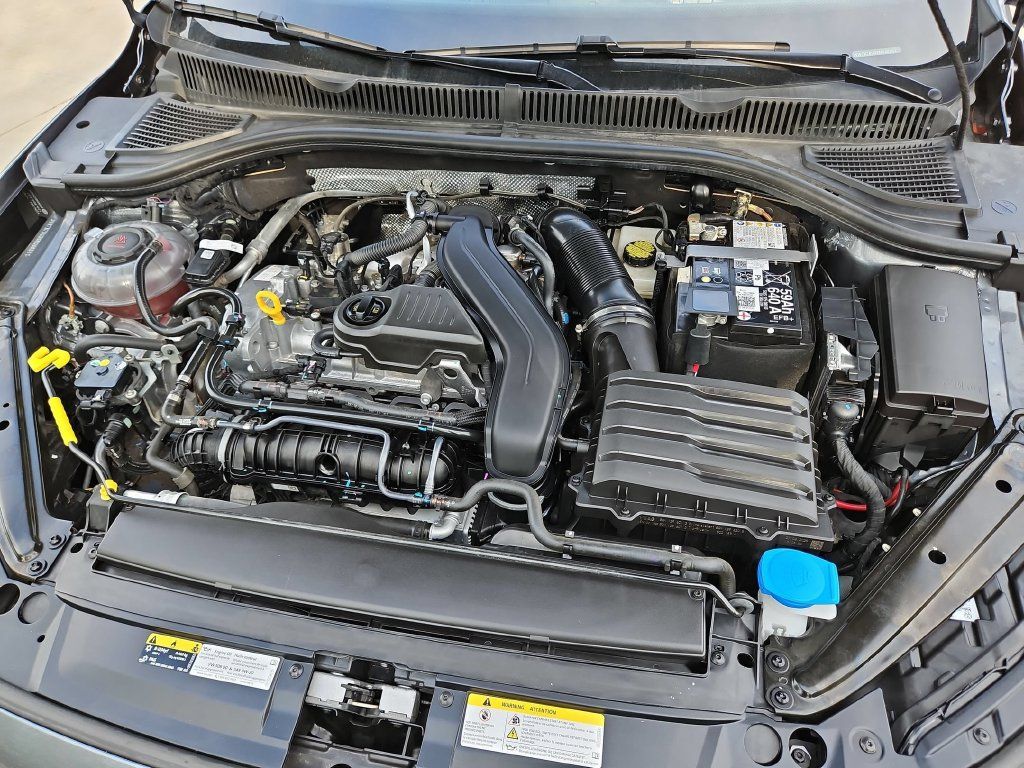 Used 2025 Volkswagen Jetta SE FWD image 34
