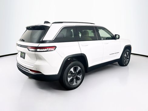 Used 2022 Jeep Grand Cherokee Limited 4xe w/ Luxury Tech Group II AWD/4WD image 9