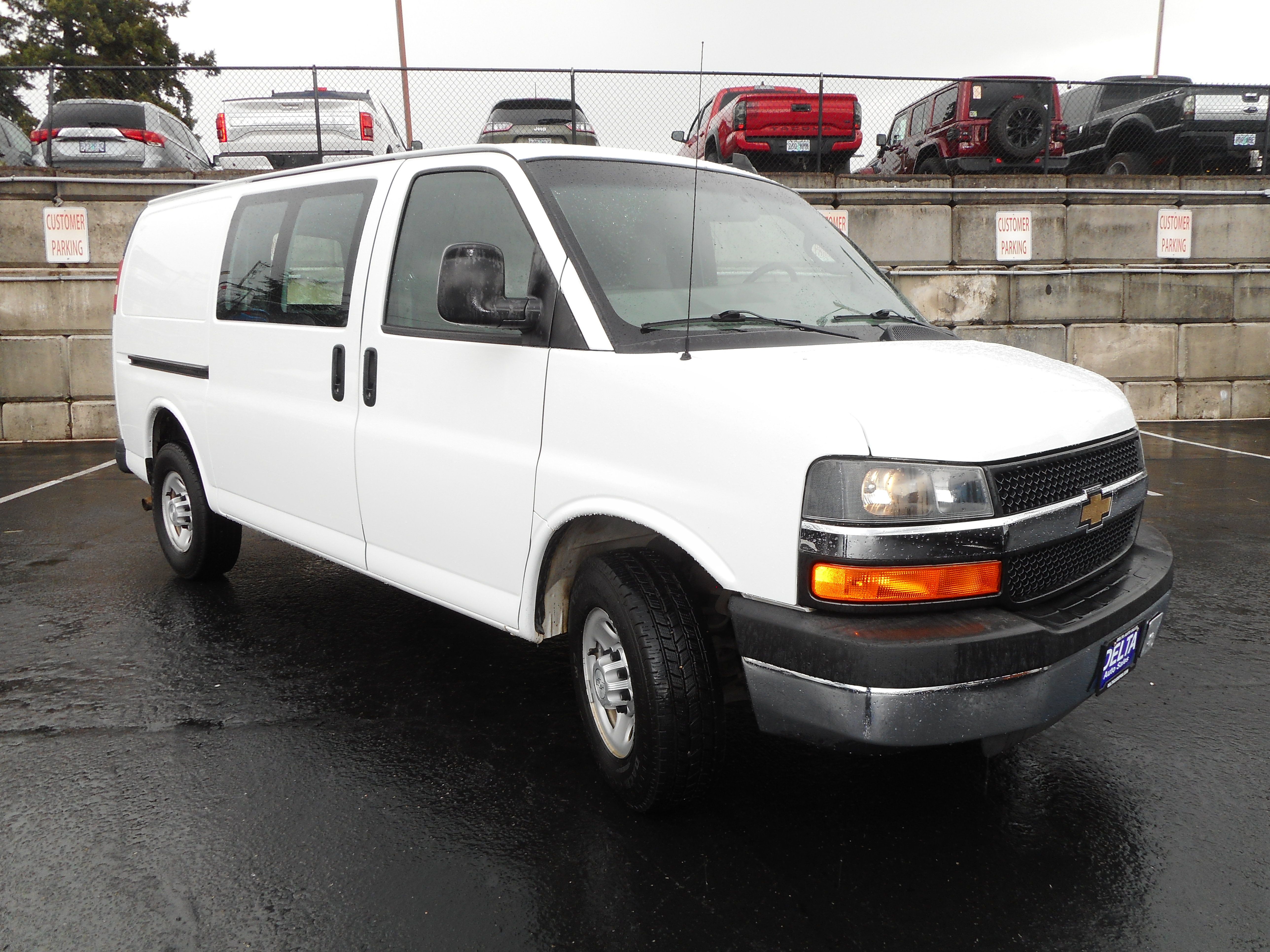 Used 2016 Chevrolet Express 2500 RWD image 1