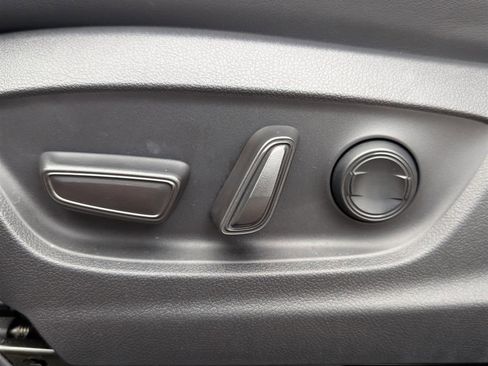 Used 2023 Toyota Crown Platinum image 23