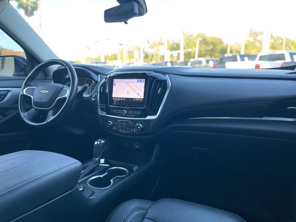 Used 2020 Chevrolet Traverse LT w/ LT Premium Package AWD/4WD image 17