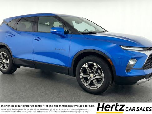 Used 2025 Chevrolet Blazer LT FWD image 1