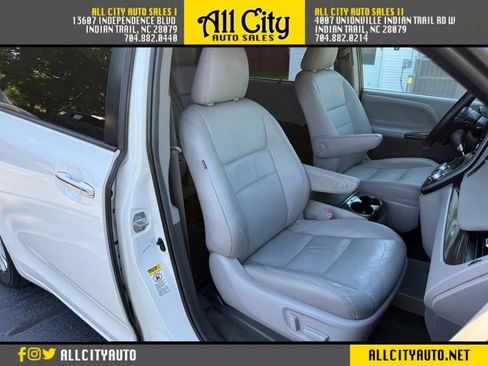 Used 2015 Toyota Sienna XLE Premium FWD image 14