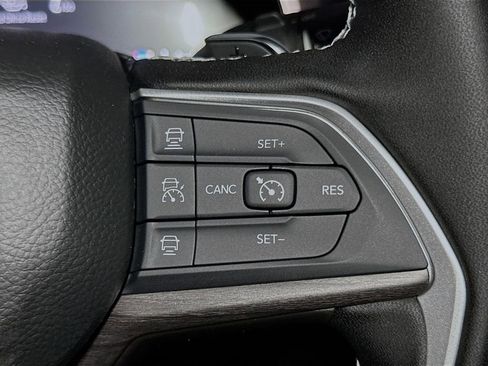New 2025 Jeep Grand Cherokee Limited w/ Luxury Tech Group II AWD/4WD image 30