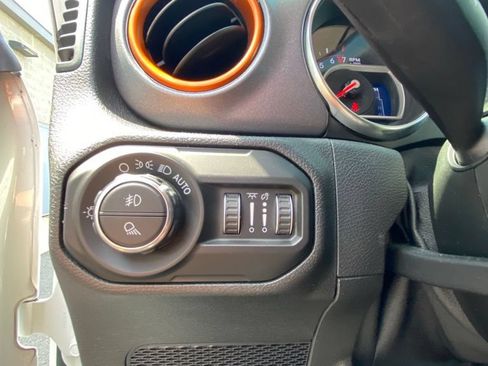 Used 2021 Jeep Gladiator Mojave AWD/4WD image 13