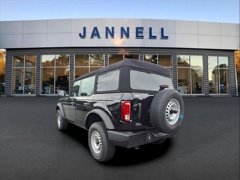 New 2025 Ford Bronco 4-Door image 4