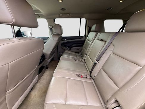 Used 2019 Chevrolet Suburban LT image 22