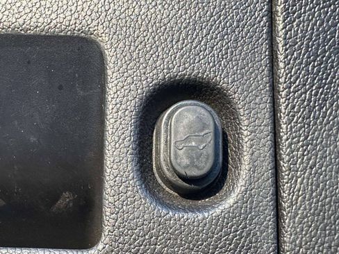 Used 2018 GMC Yukon XL Denali w/ Denali Ultimate Package AWD/4WD image 16