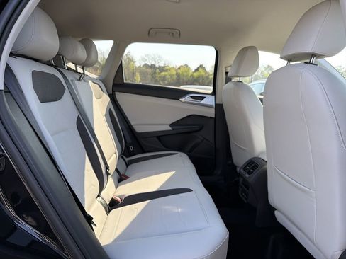 New 2026 Volkswagen Taos SE FWD image 16