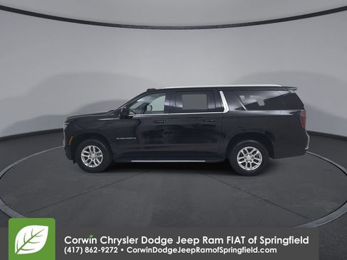 Used 2025 Chevrolet Suburban LT AWD/4WD image 9