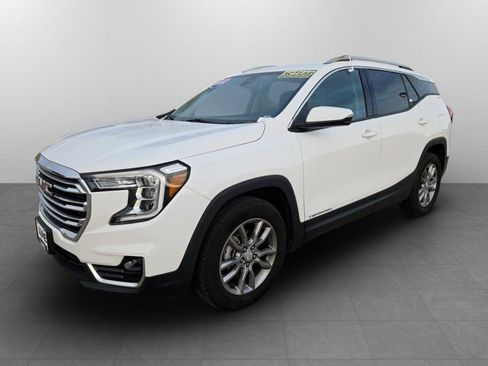 Used 2024 GMC Terrain SLT image 12