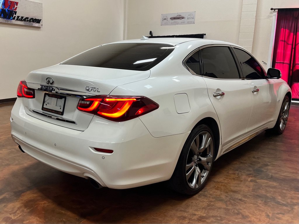 Used 2018 INFINITI Q70 L 3.7 RWD image 9