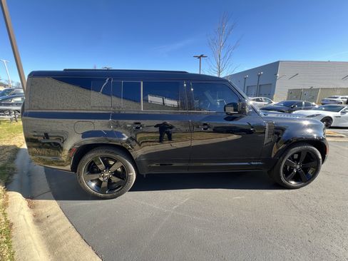 Certified 2025 Land Rover Defender 130 V8 image 9