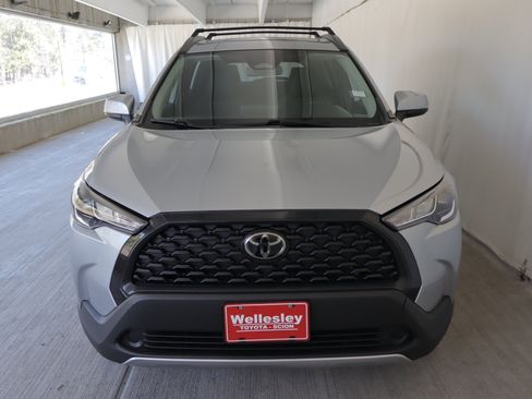 Used 2023 Toyota Corolla Cross LE w/ Moonroof Package AWD/4WD image 4