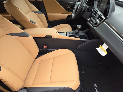 New 2025 Lexus ES 350 w/ Premium Package image 10