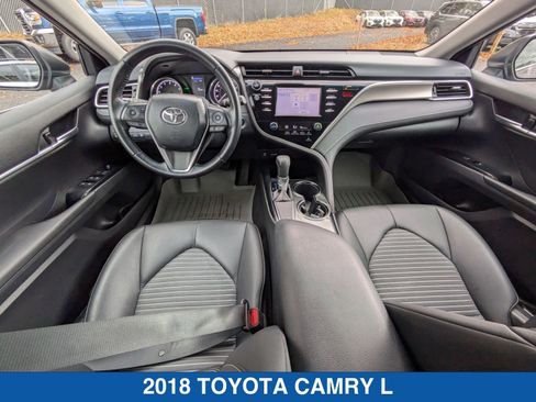 Used 2018 Toyota Camry SE w/ Moonroof Package image 31