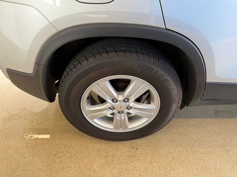 Used 2020 Chevrolet Trax LT w/ LT Convenience Package FWD image 8
