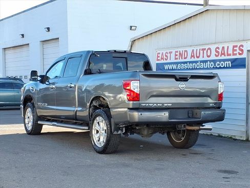 Used 2017 Nissan Titan SL image 3