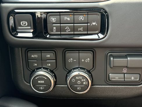 New 2026 GMC Yukon AT4 Ultimate w/ LPO, Floor Liner Package AWD/4WD image 26
