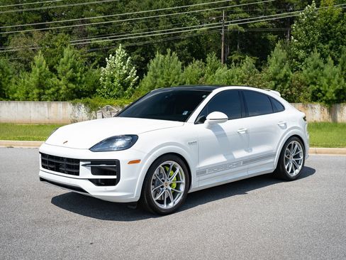 Used 2024 Porsche Cayenne S AWD/4WD image 11