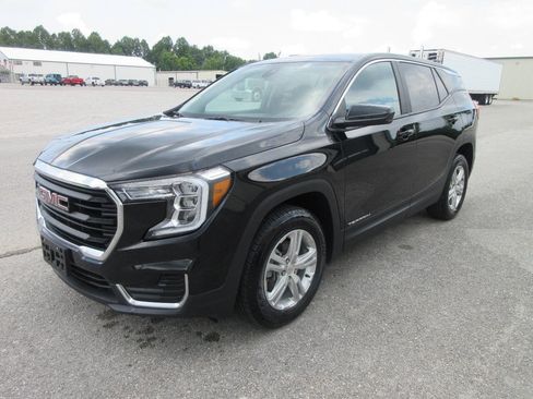 Used 2024 GMC Terrain SLE AWD/4WD image 2