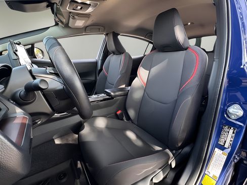 Used 2026 Toyota Prius Plug-In Hybrid FWD image 6