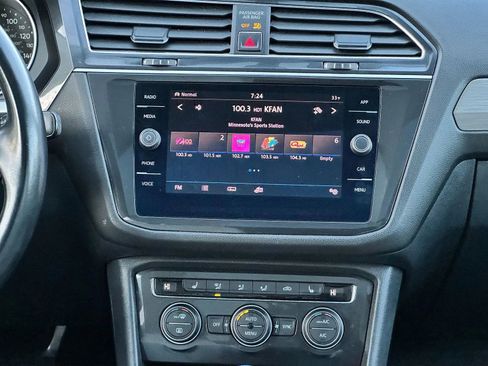 Used 2018 Volkswagen Tiguan SE w/ Panoramic Sunroof Package image 14