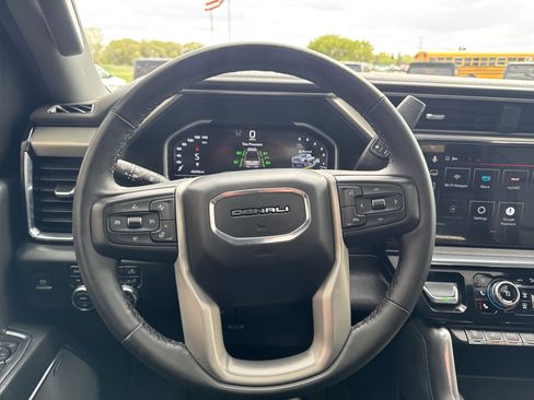 Used 2024 GMC Sierra 2500 Denali w/ Denali Reserve Package AWD/4WD image 21