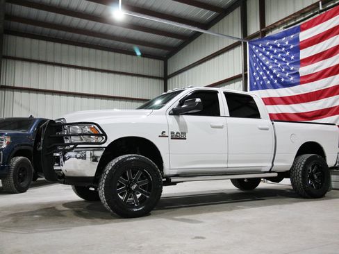 Used 2018 RAM 2500 Tradesman w/ Chrome Appearance Group AWD/4WD image 4