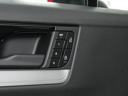 Used 2025 Porsche Cayenne image 14