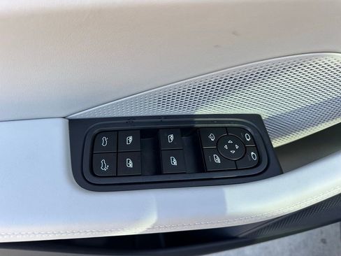 Used 2026 Porsche Macan Turbo Electric AWD/4WD image 21