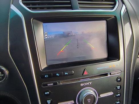 Used 2016 Ford Explorer Platinum image 14