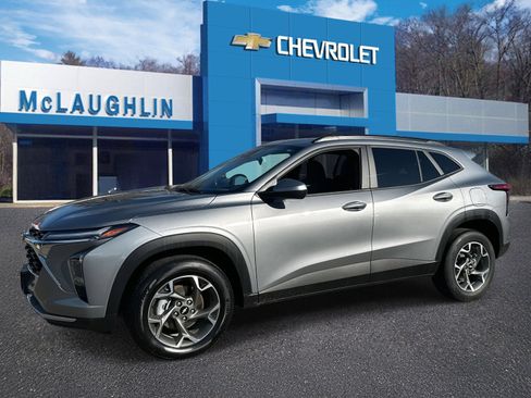 Certified 2025 Chevrolet Trax LT image 1