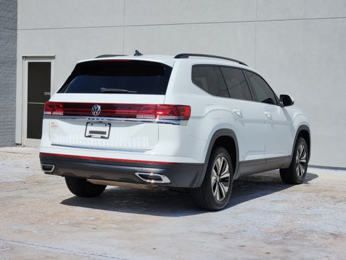 Used 2024 Volkswagen Atlas SE FWD image 8