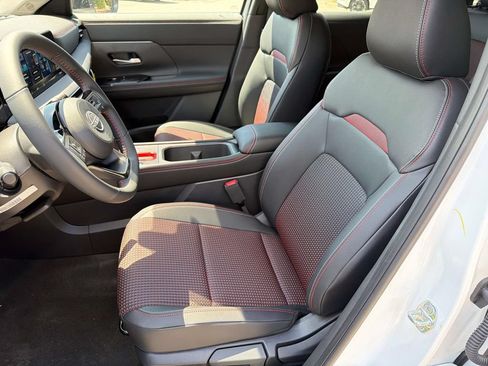 New 2026 Nissan Kicks SR FWD image 24
