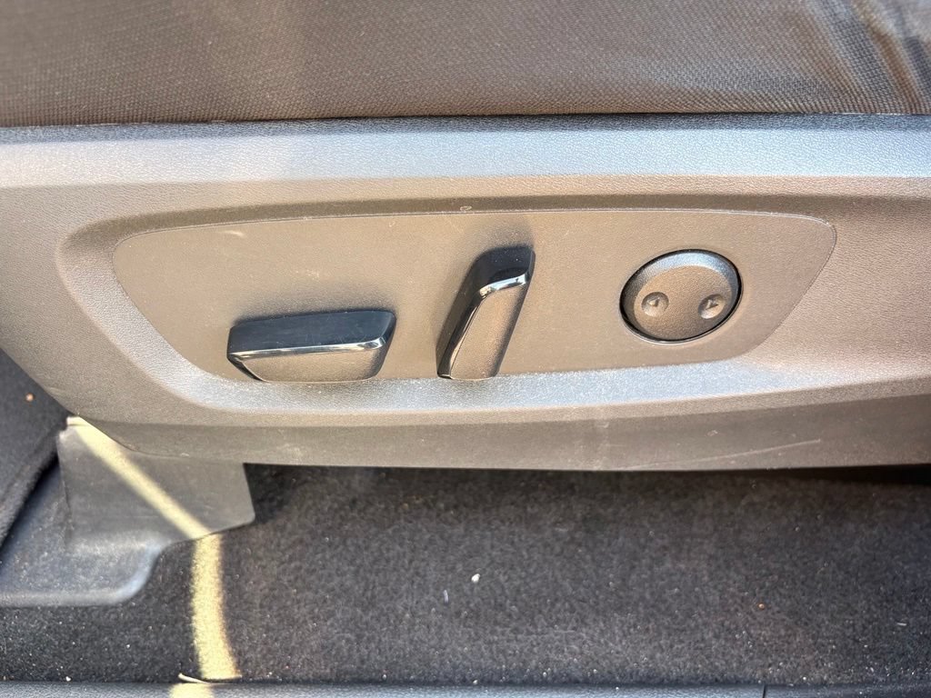 Used 2025 Nissan Pathfinder SV FWD image 11
