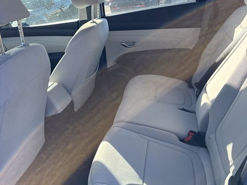 Used 2025 Hyundai Tucson SE image 12