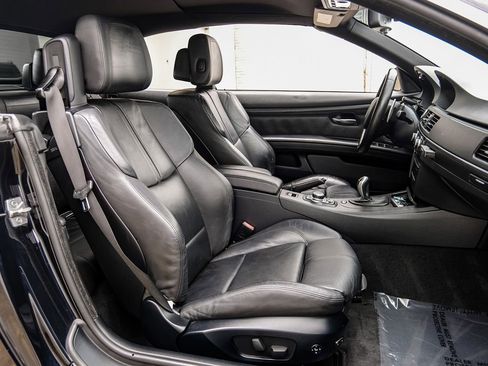 Used 2011 BMW M3 Convertible RWD image 38