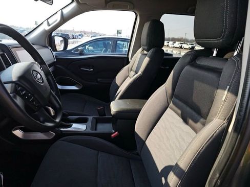 Used 2023 Nissan Frontier SV image 10