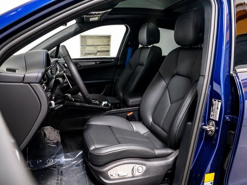 New 2026 Porsche Macan Turbo image 5