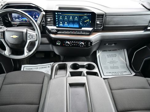 Used 2024 Chevrolet Silverado 1500 LT image 17