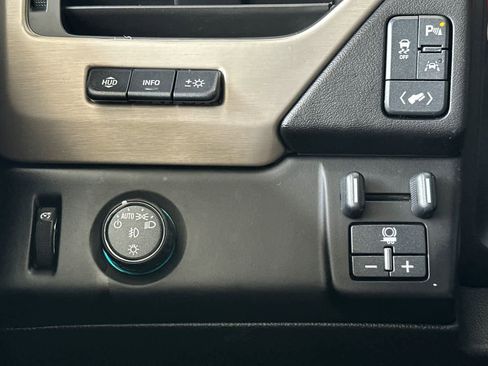 Used 2020 GMC Yukon XL Denali image 32