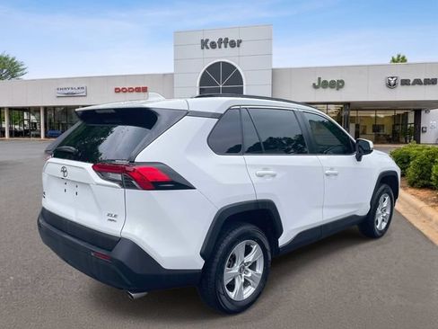 Used 2019 Toyota RAV4 XLE AWD/4WD image 6